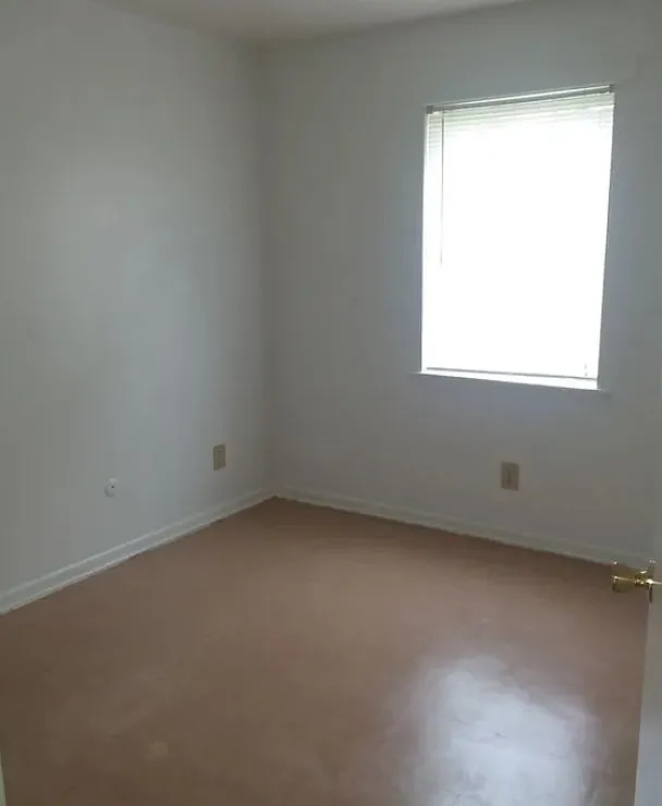 2 bed, 1.0 bath, $630 — Photo 2