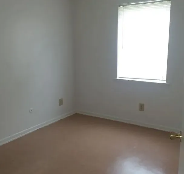 208 Wells St — Photo 2