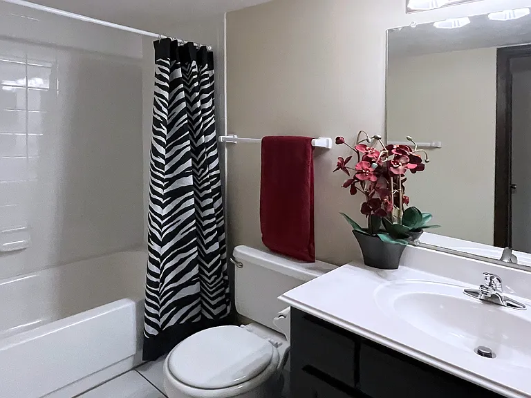 Kensington Woods Apartments — Photo 12