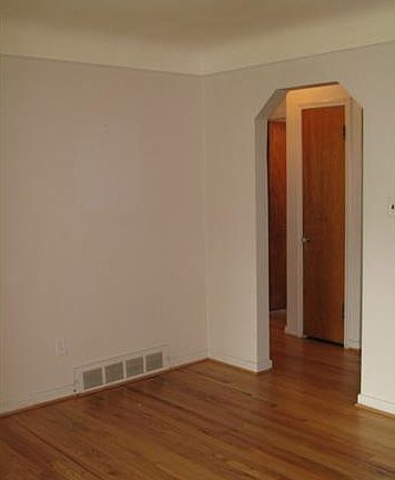 4th image of 274 Shadowlawn St