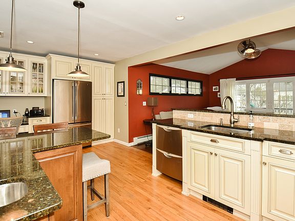 5th image of 34 Garfield Pl