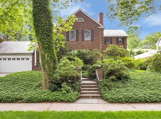 60 Tain Dr, Great Neck, NY 11021