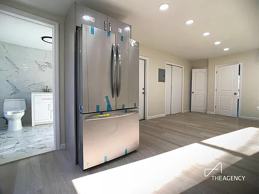 Rented by The Agency | media 18