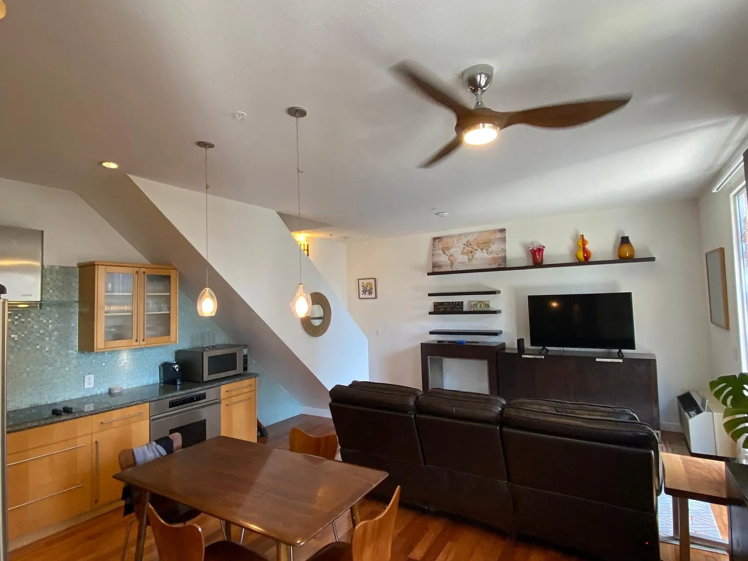 985 Island Ave — Photo 1