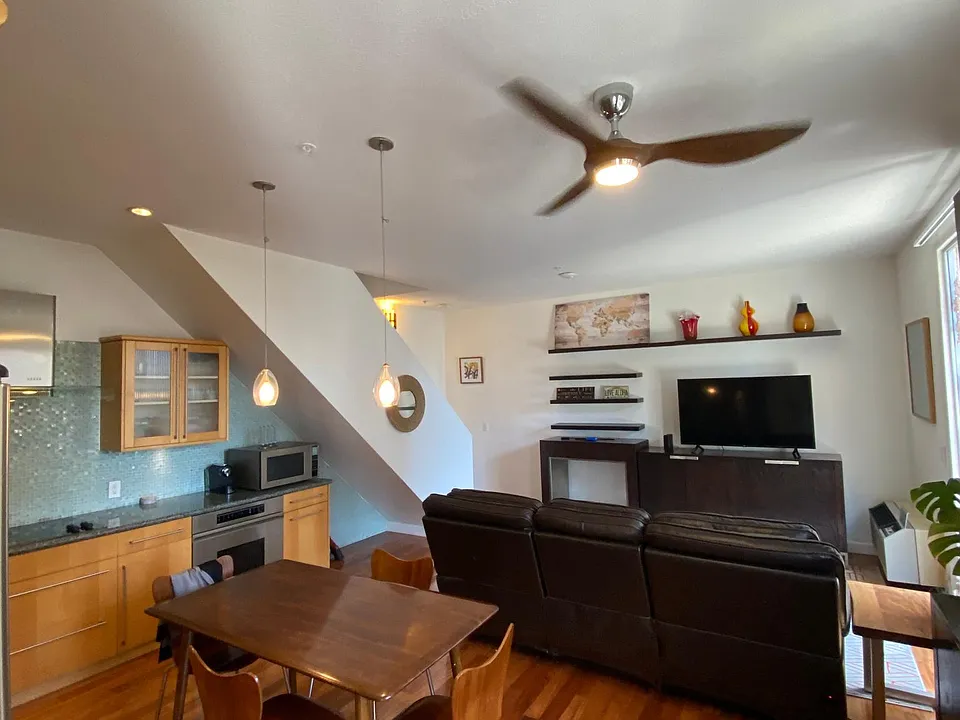 985 Island Ave #7