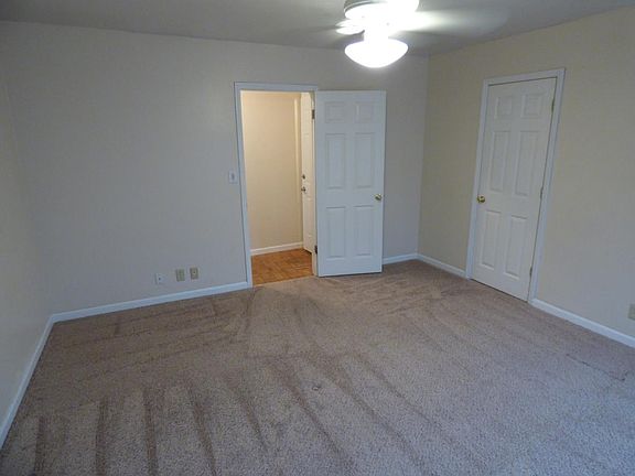 Bedroom (different angle)