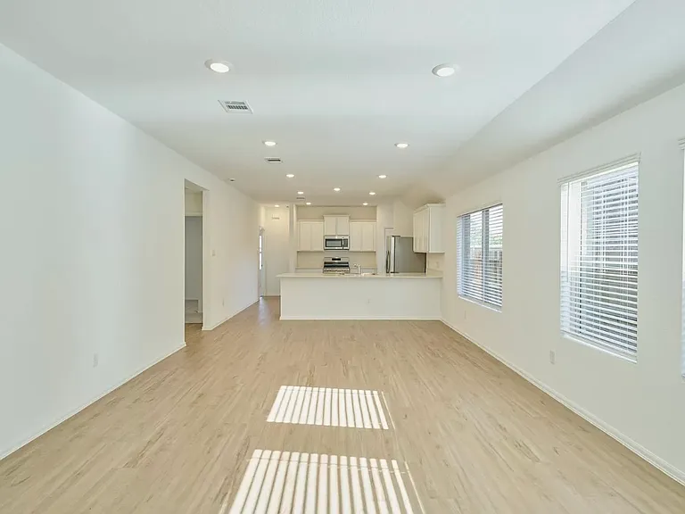 6313 Barrington Cliff Trl — Photo 3