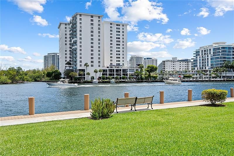 2nd image of 900 Intracoastal Dr APT 24
