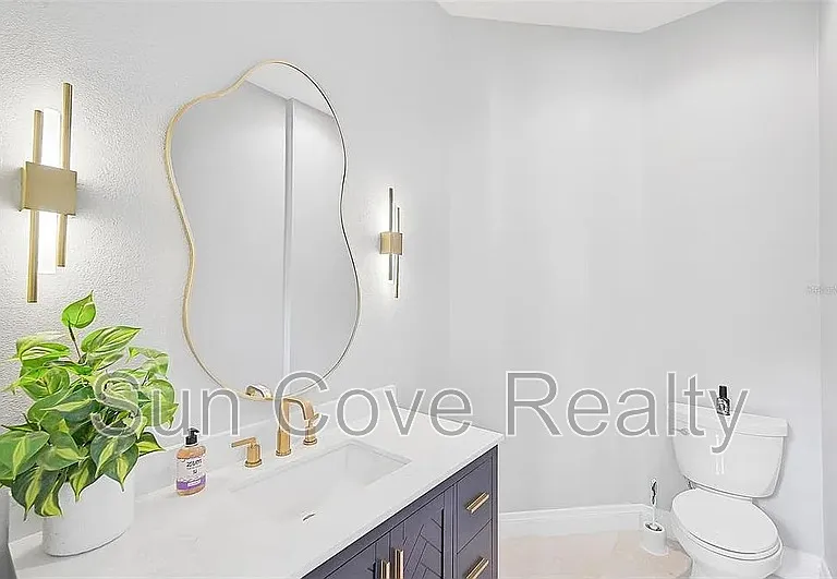 854 Macewen Dr — Photo 40