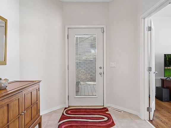 5th image of 7052 Crowne Oak Rd