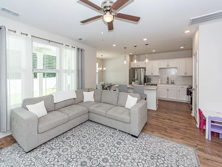 121 Hawthorne Landing Dr — Photo 7