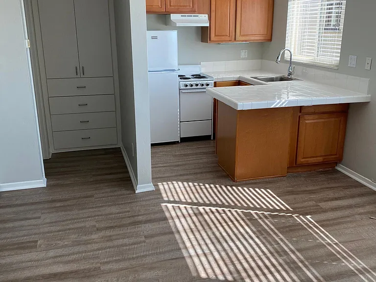 Kitchen & Built In Storage