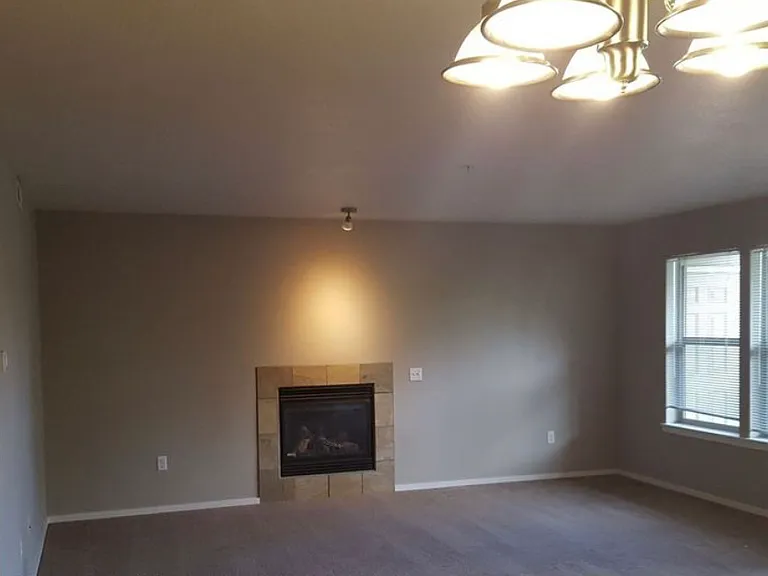 TUPPER HILL APARTMENTS — Photo 7