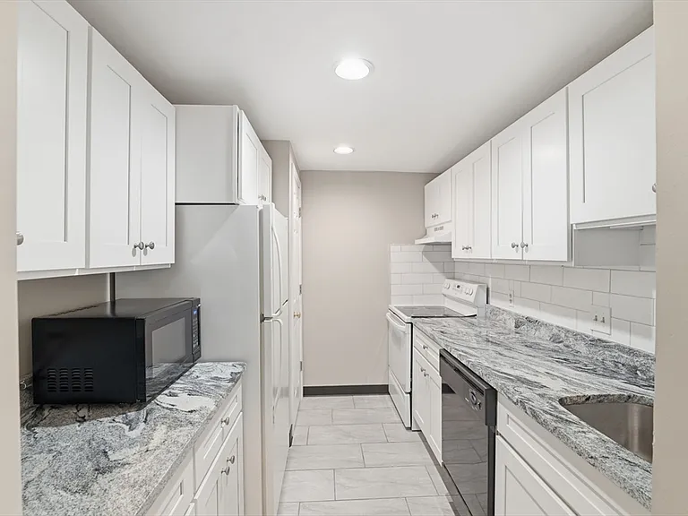 21 Linden St #212 — Photo 11