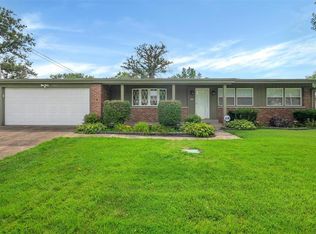 2850 N Waterford Dr, Florissant, MO 63033