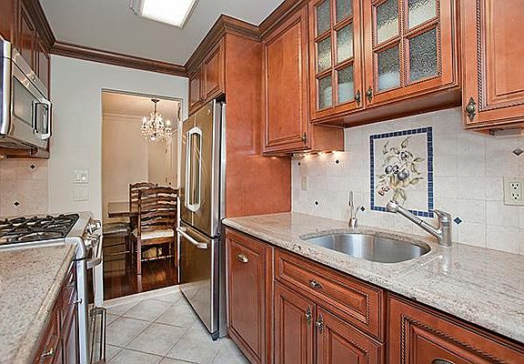 4th image of 144 East 84th Street #4b
