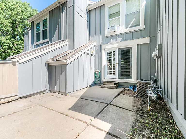 8040 Halsey St — Photo 22