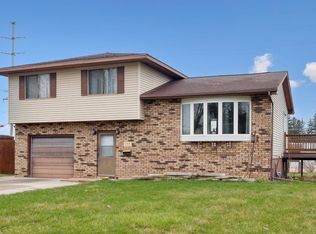 103 Elmwood Ct, Epworth, IA 52045