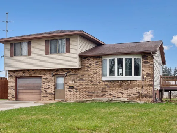 103 Elmwood Ct, Epworth, IA 52045