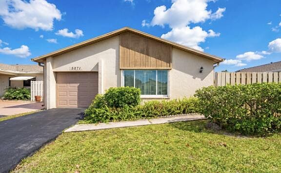 2nd image of 5871 Mirror Lakes Boulevard