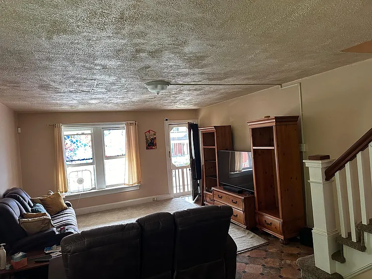 135 S 8th Ave — Photo 8