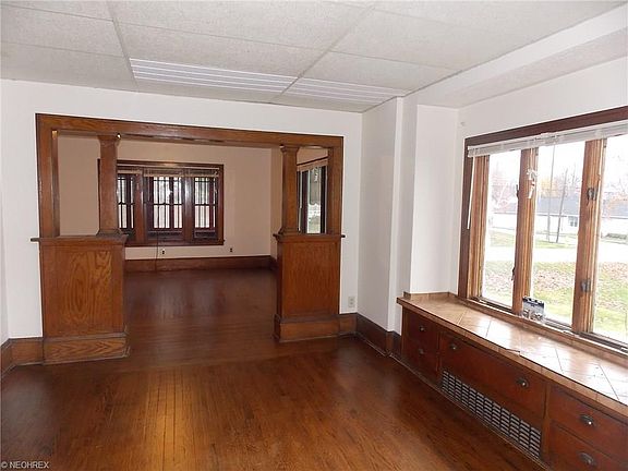 4th image of 335 E Lake Ave