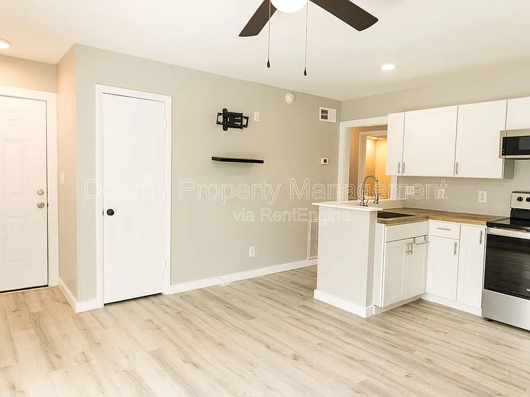 903 Forest Dale Ln #A — Photo 4