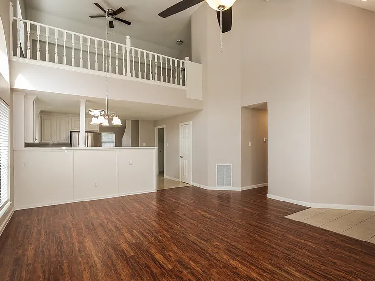 657 Edgewood Dr — Photo 4