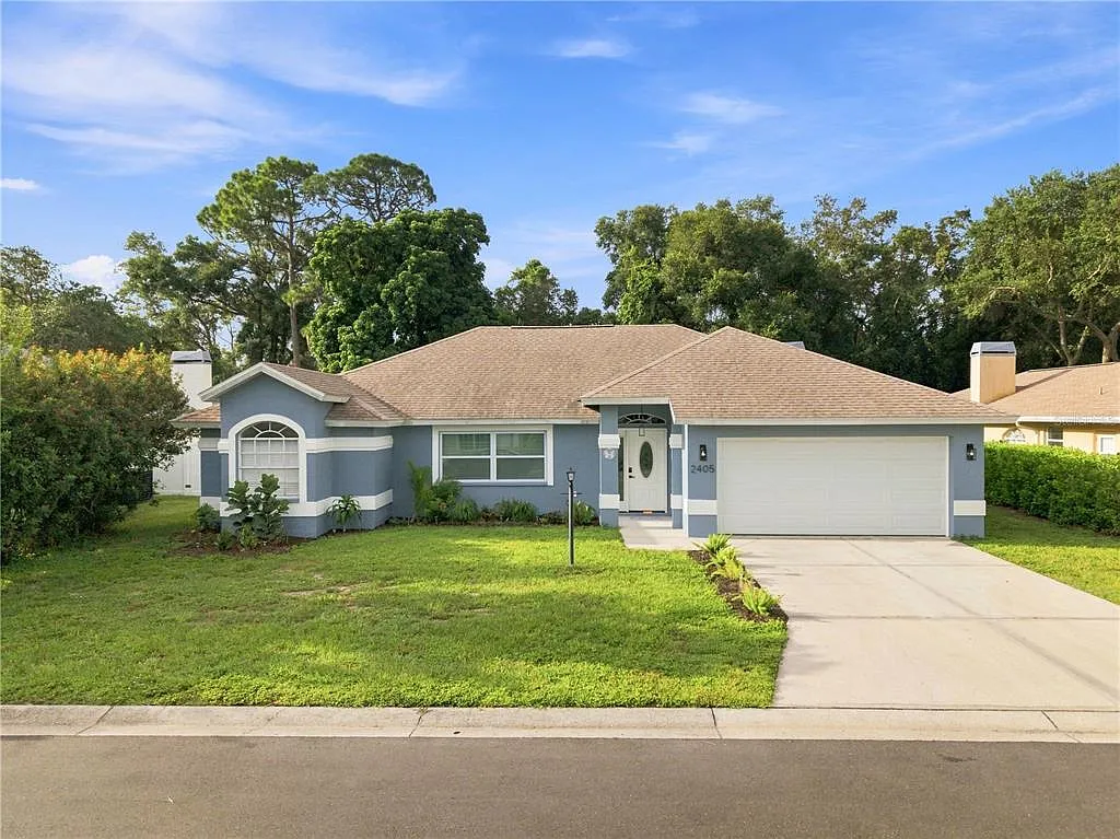 4 bed, 2.0 bath, 2010 sqft, $3,900 — Photo 2