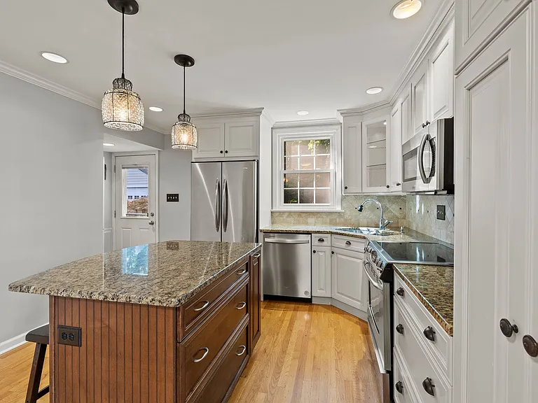 181 Amazon Pl — Photo 8