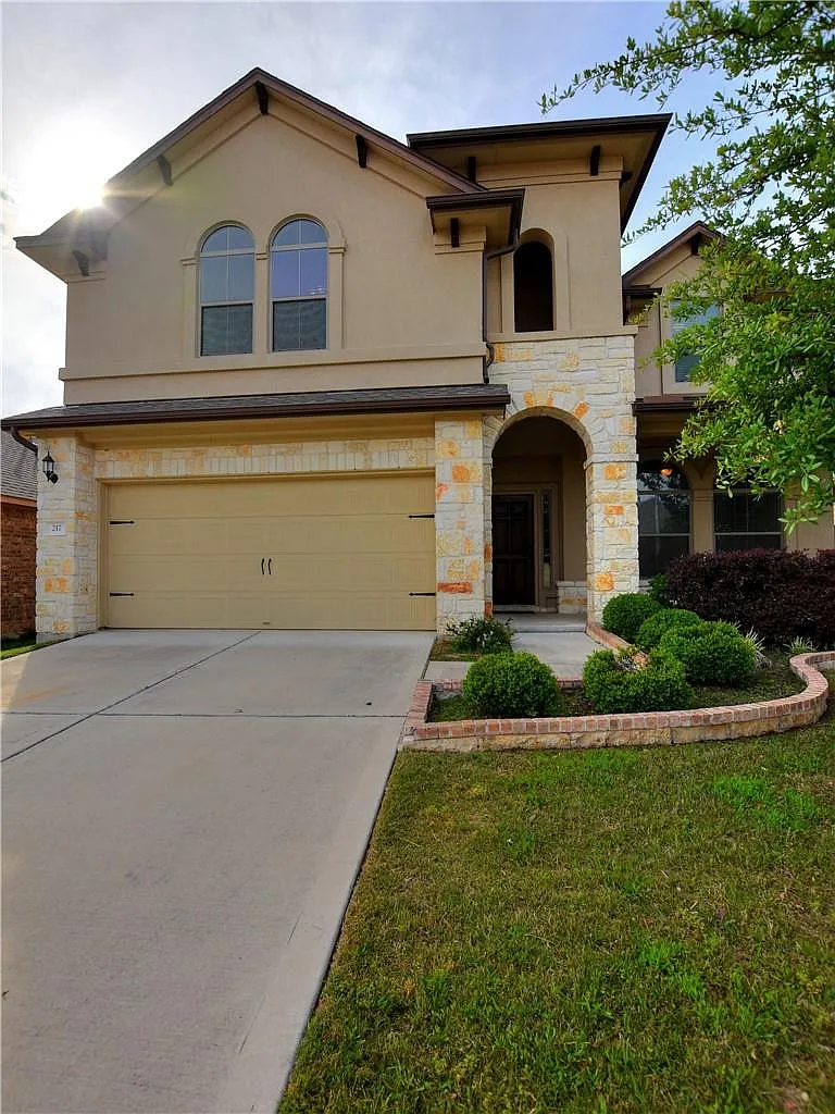 4 bed, 3.5 bath, 2652 sqft, $3,095 — Photo 3