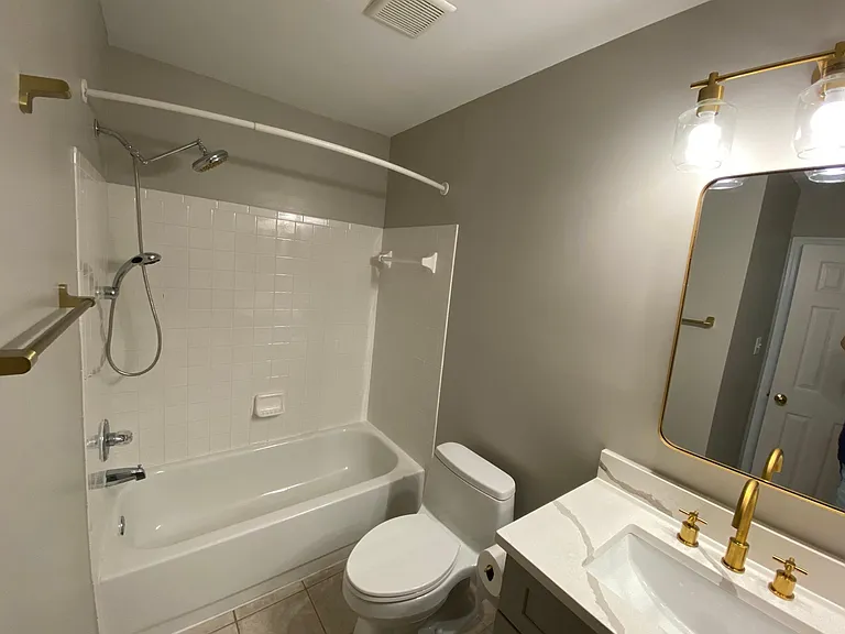 Second floor full bathroom