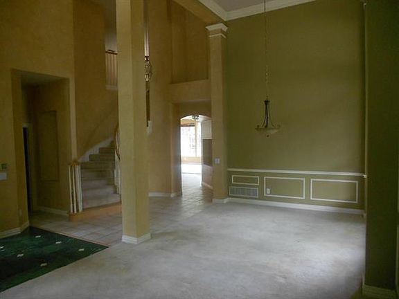 3rd image of 2624 Greenway Dr