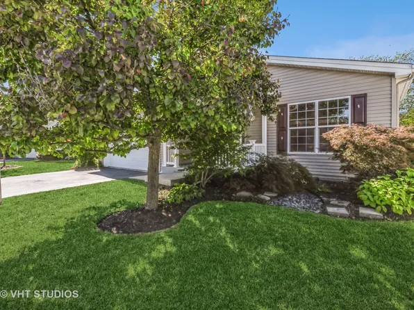 142 Gulfstream Ct, Grayslake, IL 60030