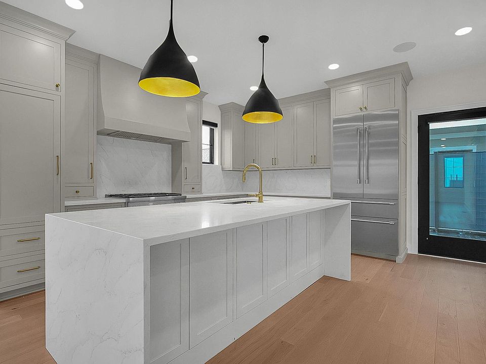 1st image of 1081 W 3rd Ave