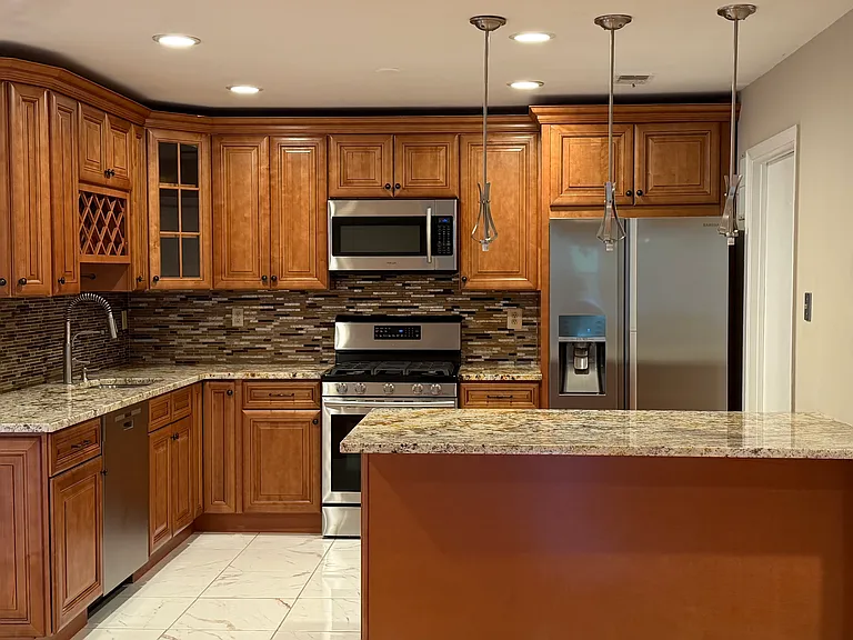 489 Hawthorne Pl — Photo 7