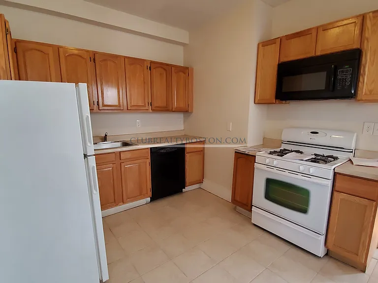 368 Crescent St #1 — Photo 11
