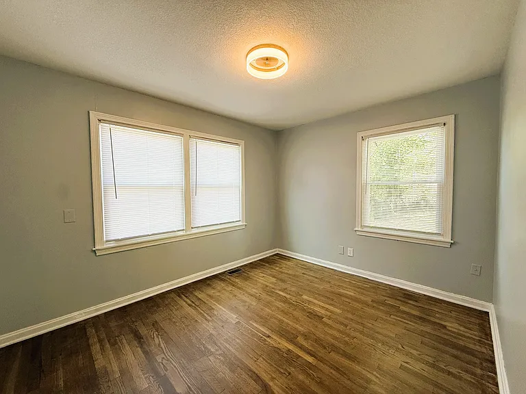 2037 S Laura Ave — Photo 13