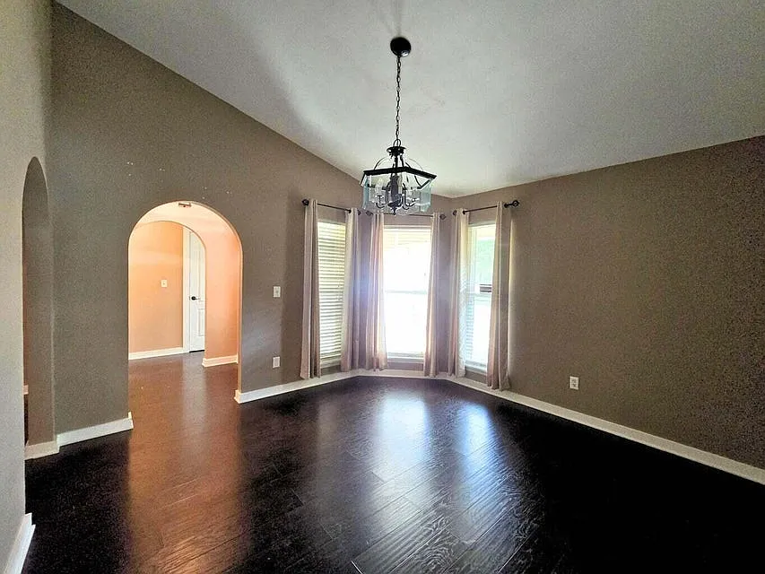 3 bed, 1811 sqft, $2,450 — Photo 4