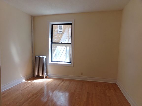 3rd image of 613 E 16th St APT 1J