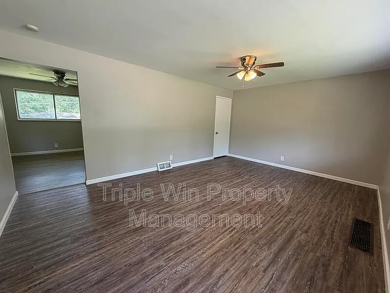 10329 Chesley Dr — Photo 9