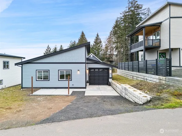 15 E Sellegren, Allyn, WA 98524