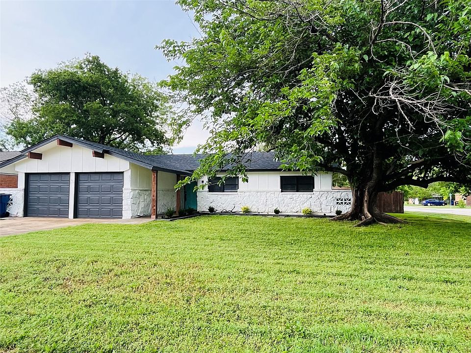1st image of 600 Meadowcrest Dr