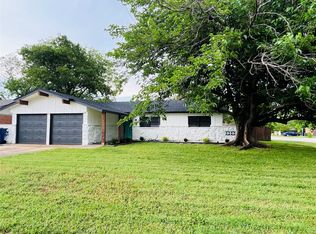 600 Meadowcrest Dr, Crowley, TX 76036