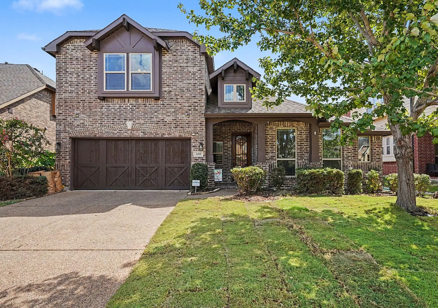 Welcome to 2412 Lynbridge Dr. This home offers original hardwood flooring, comes equipped with a ... — Photo 1