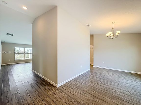 3rd image of 666 SW Jeanne Ave
