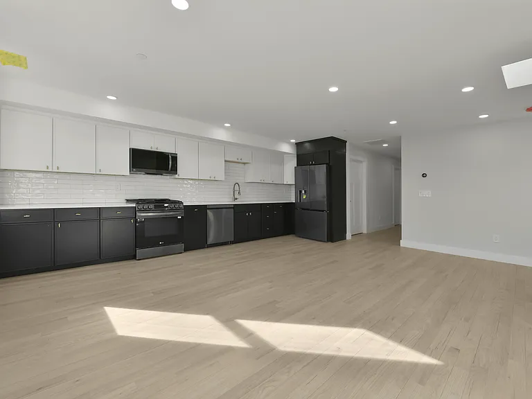 280-282 Sumner St #2 — Photo 5