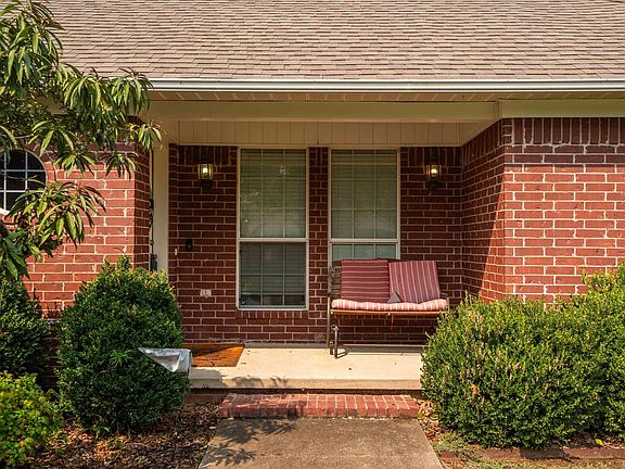 4th image of 143 Mary Irene Ln