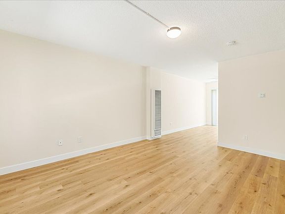 2nd image of 1256 W Gardena Blvd APT 4