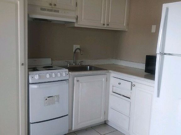 3rd image of 333 N Juniper St APT 6